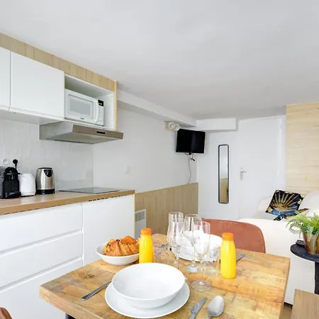 204 Coco - Superb In פריז